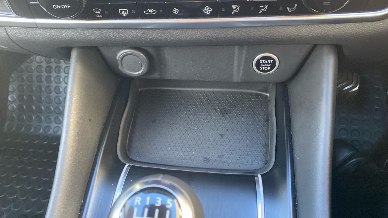 Nissan Qashqai 1.3 DiG-T MH N-Connecta 5dr Petrol Hatchback